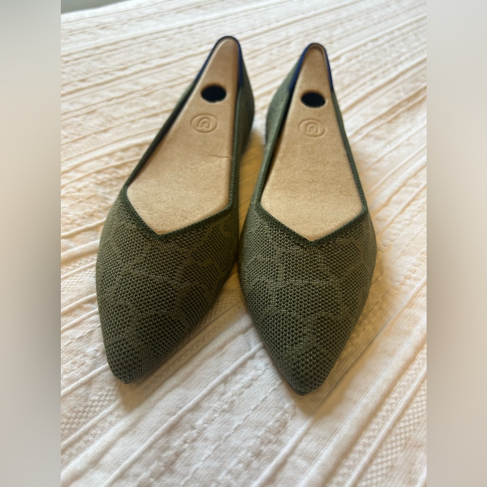 Green patterned Rothy's NWOT